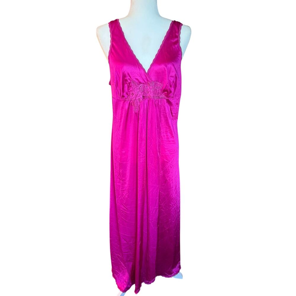 Vintage Vanity Fair Fuchsia Nylon Nightgown M Long Maxi Lace Applique USA